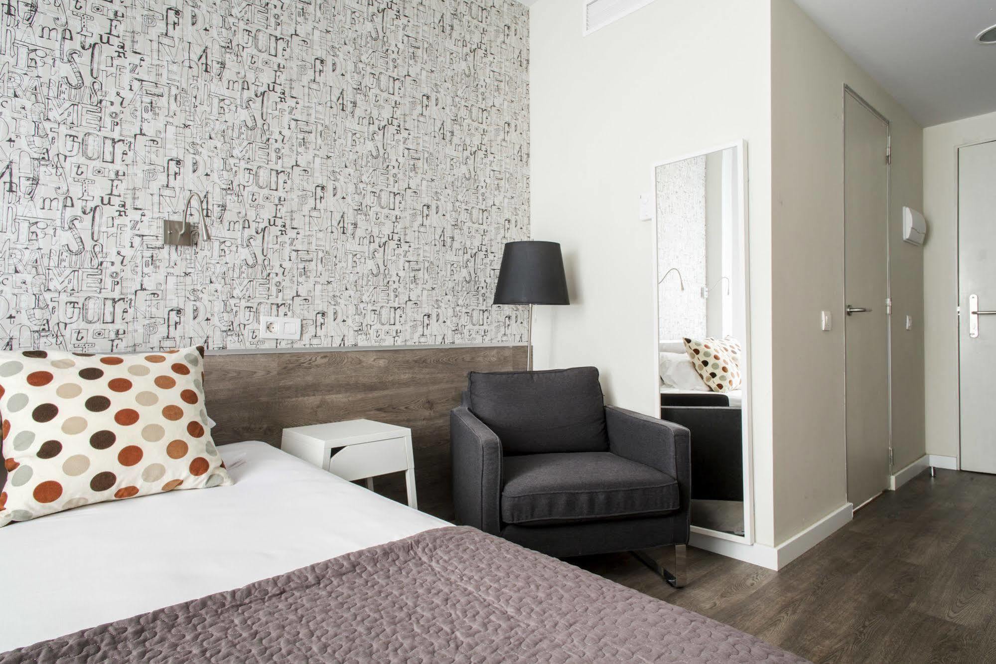 Residencia Universitaria Resa Roberto De Nobili Sant Cugat del Vallès Extérieur photo