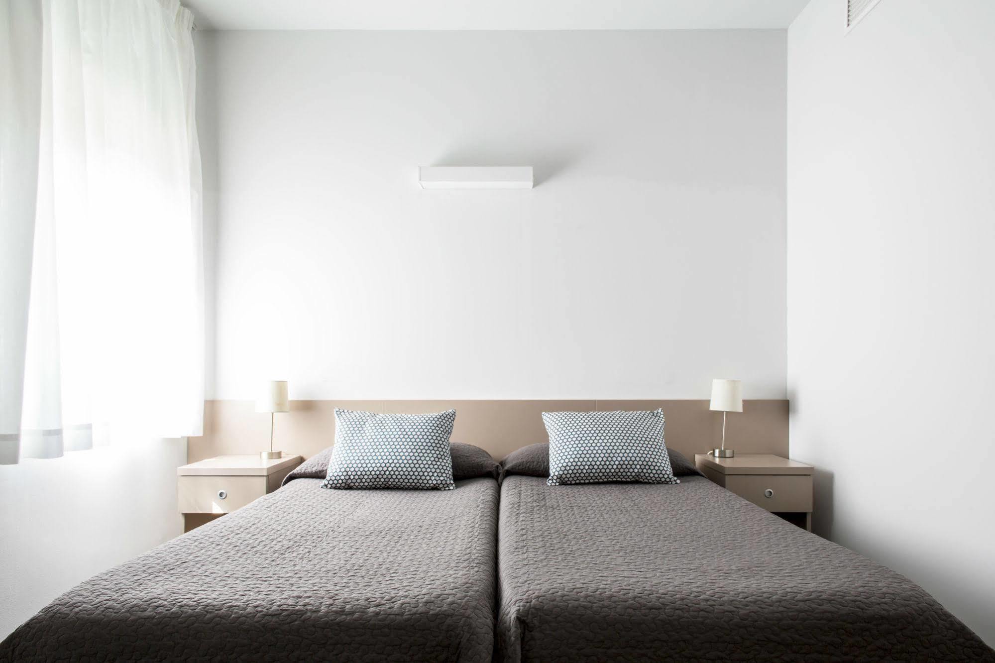 Residencia Universitaria Resa Roberto De Nobili Sant Cugat del Vallès Extérieur photo