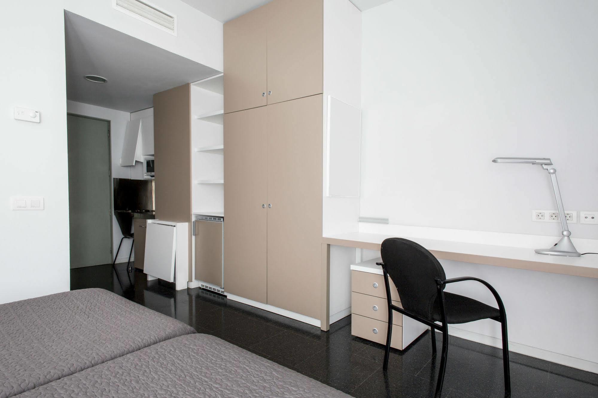 Residencia Universitaria Resa Roberto De Nobili Sant Cugat del Vallès Extérieur photo