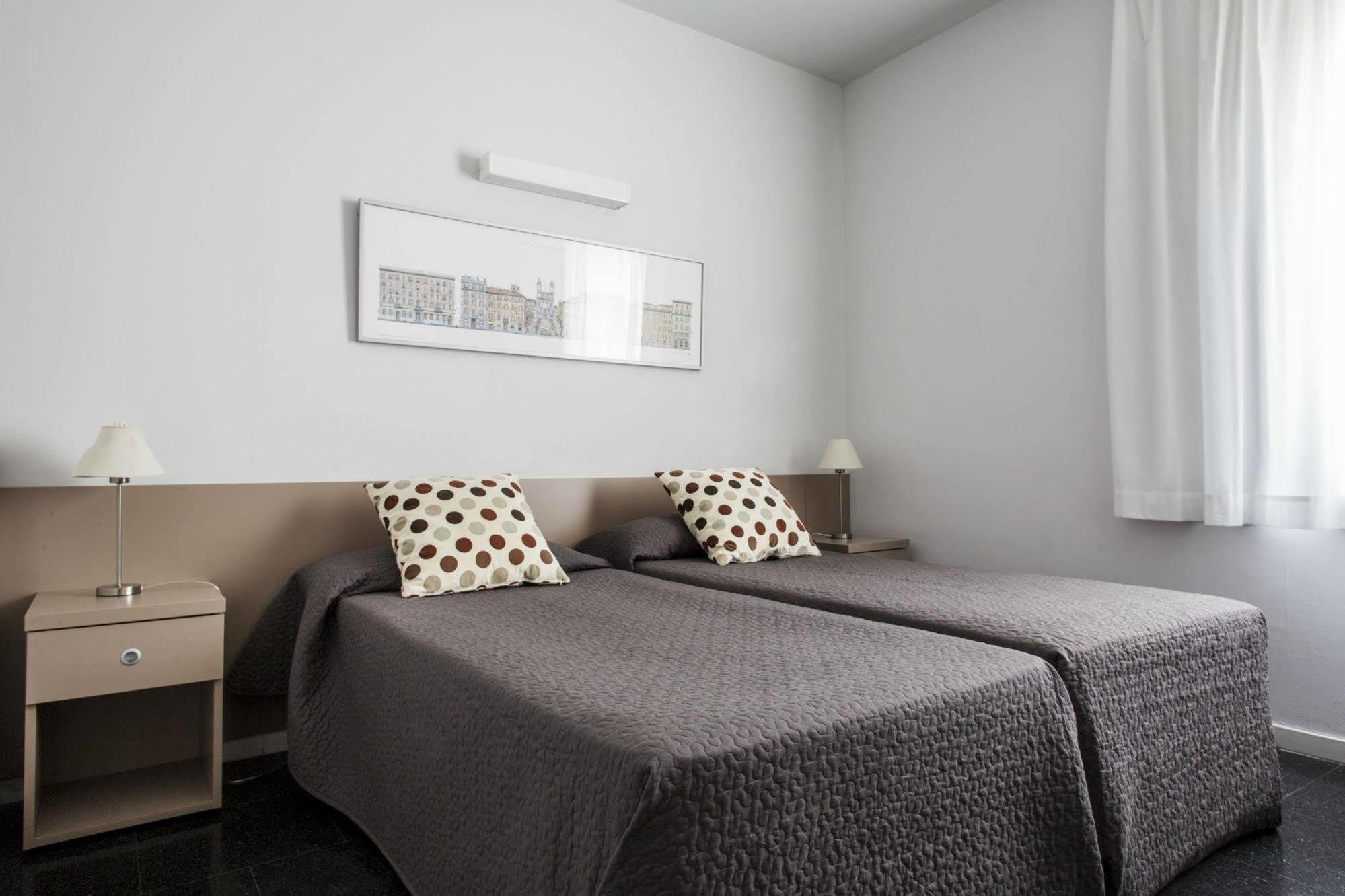 Residencia Universitaria Resa Roberto De Nobili Sant Cugat del Vallès Extérieur photo